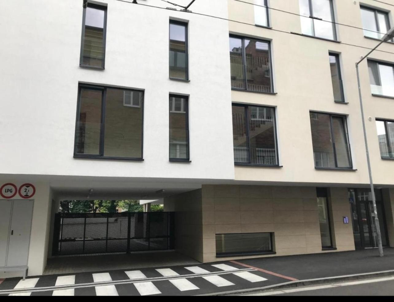 Skau Piano Family & Business Apartment Free Parking Братислава Екстериор снимка