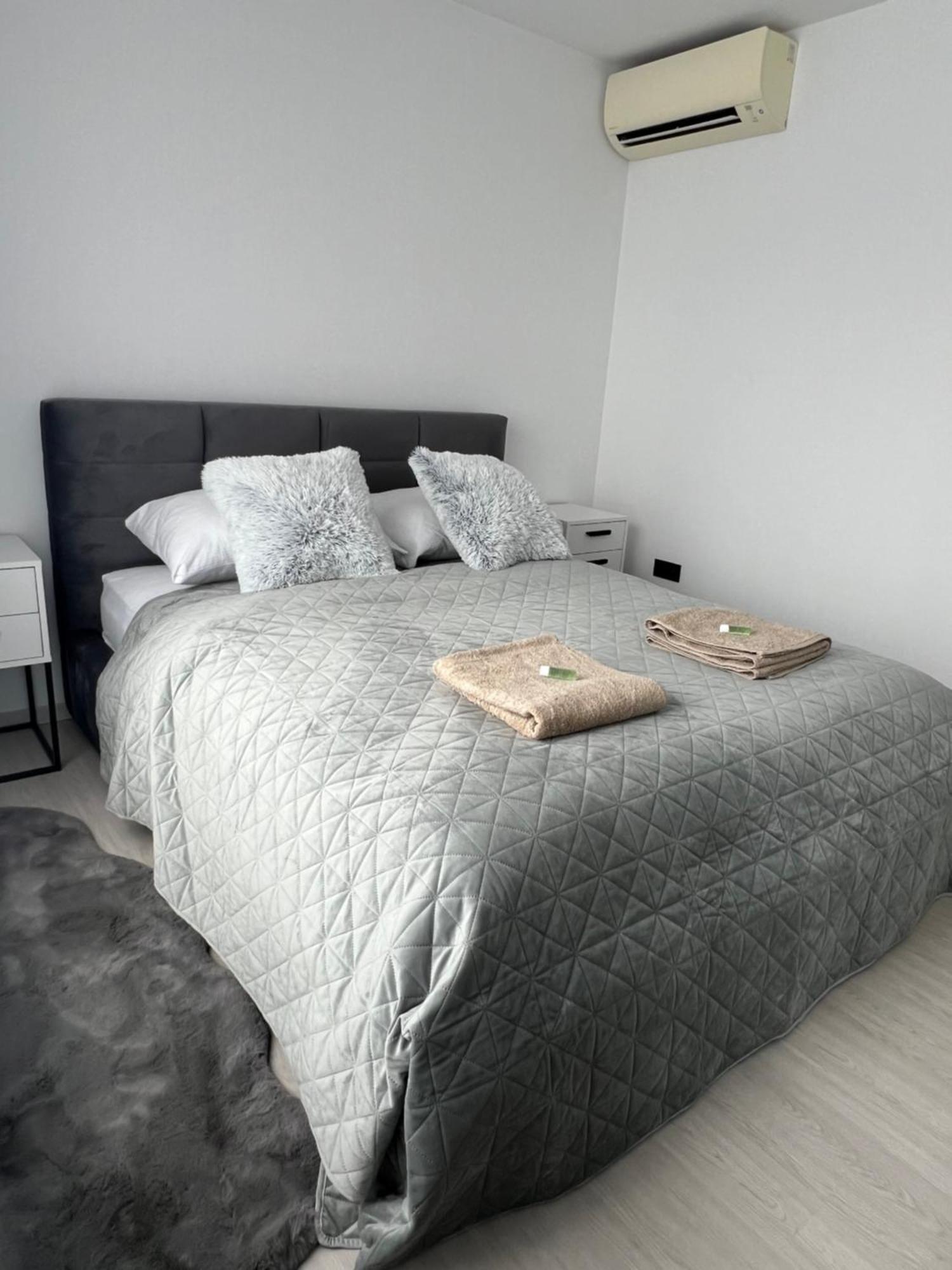 Skau Piano Family & Business Apartment Free Parking Братислава Екстериор снимка