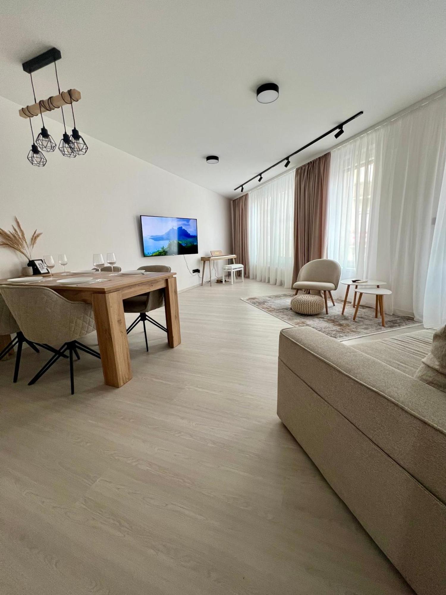 Skau Piano Family & Business Apartment Free Parking Братислава Екстериор снимка
