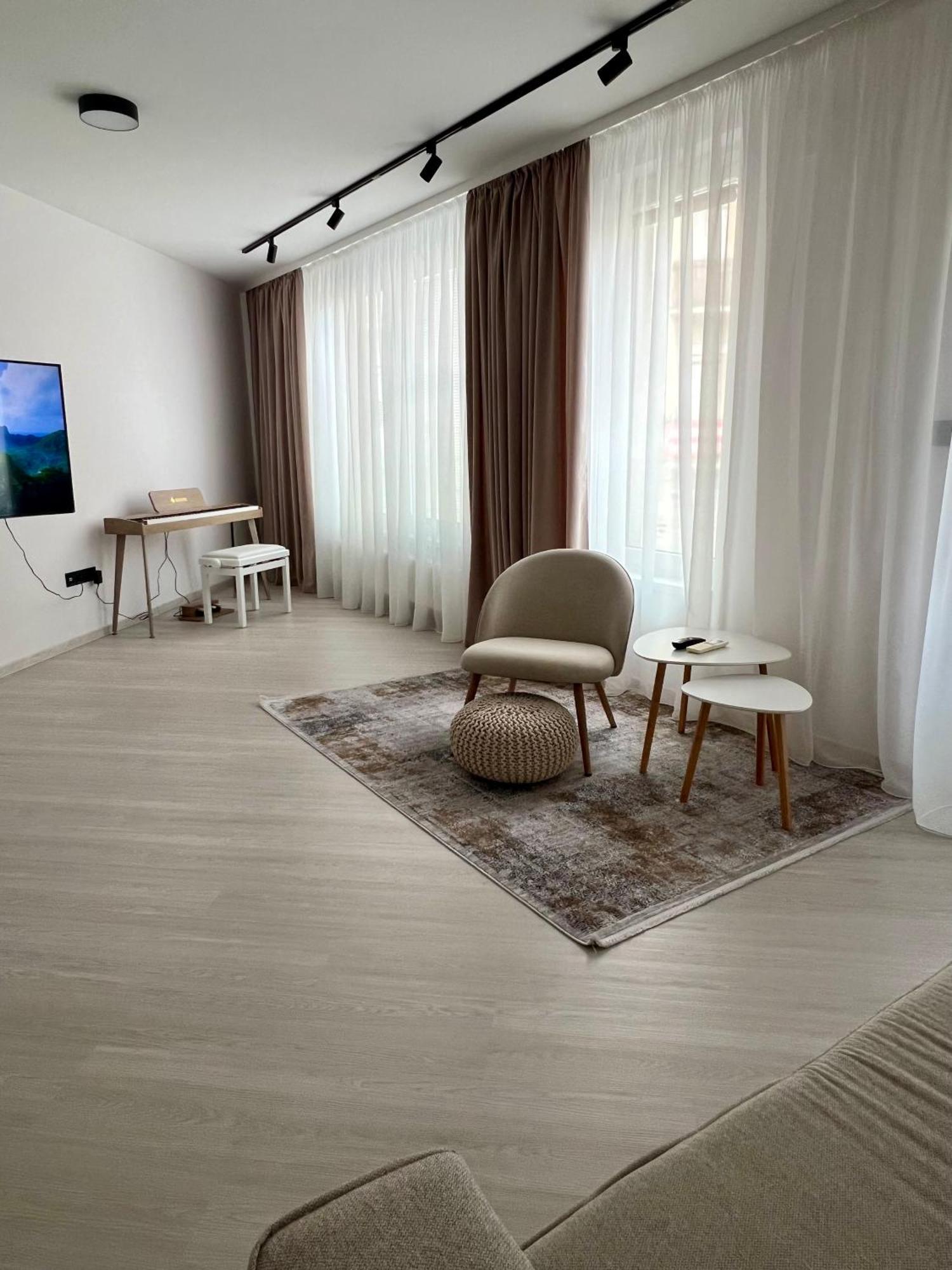 Skau Piano Family & Business Apartment Free Parking Братислава Екстериор снимка