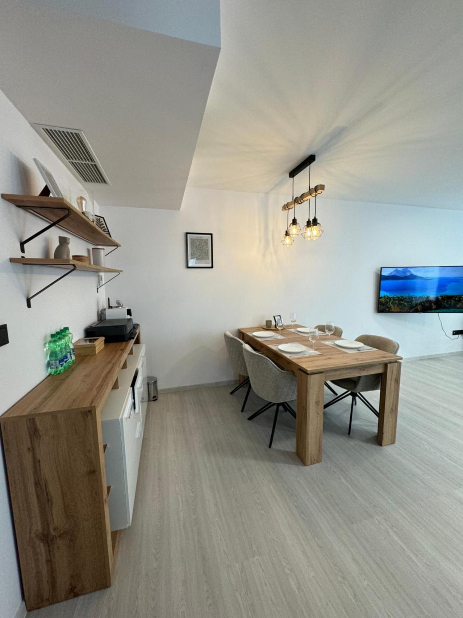 Skau Piano Family & Business Apartment Free Parking Братислава Екстериор снимка